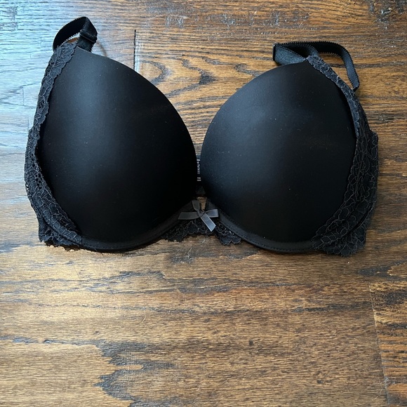 2 Victoria’s Secret Push-up Bra’s, 32DD - Picture 11 of 15